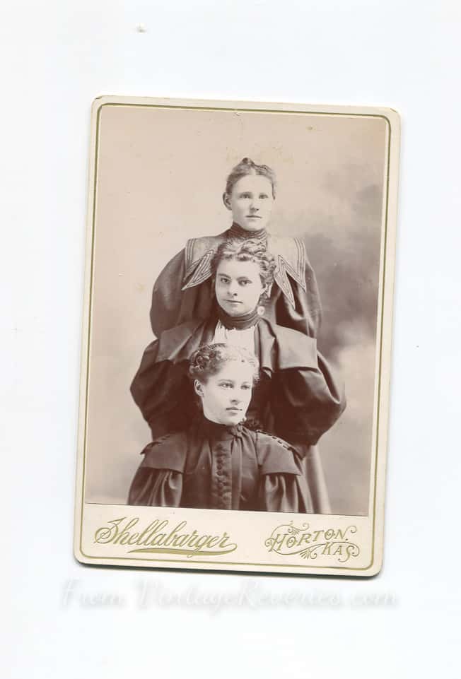 sisterscabinetcard