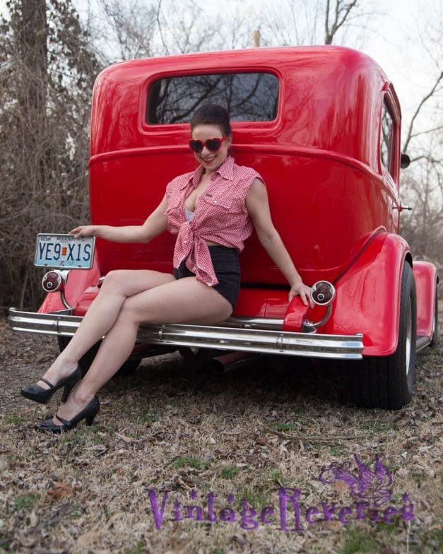 Pinup shirt with vintage car